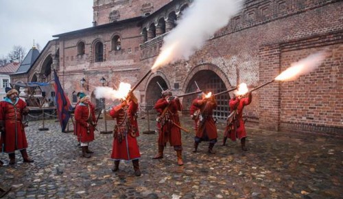 В Академическом районе показали историческую реконструкцию средневековых боев