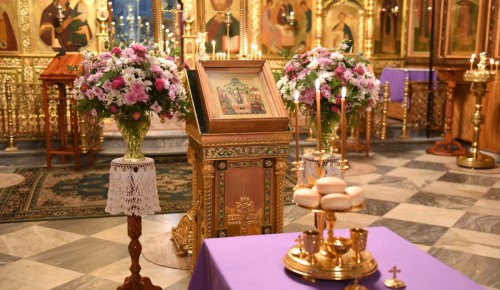 В храме Живоначальной Троицы отметили праздник Воздвижения Креста Господня 