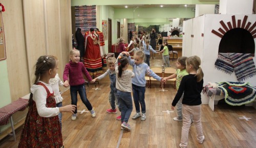 Гости центра культуры «Академический» знакомятся с танцевальными студиями 