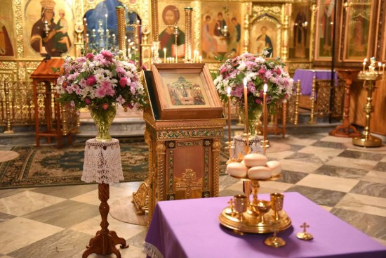 В храме Живоначальной Троицы отметили праздник Воздвижения Креста Господня 