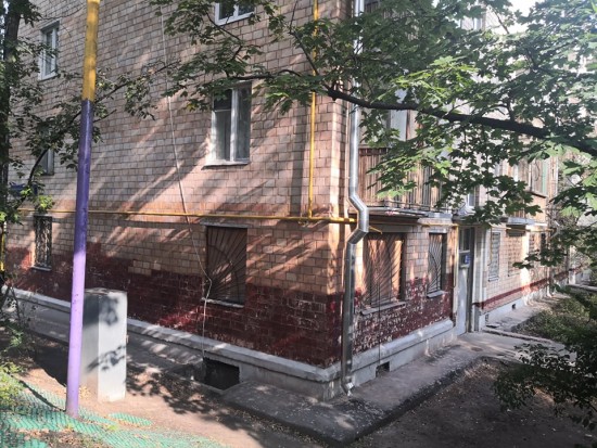 Капитальный ремонт крыши, фасада и подъездов в доме на Новочеремушкинской завершат до конца года