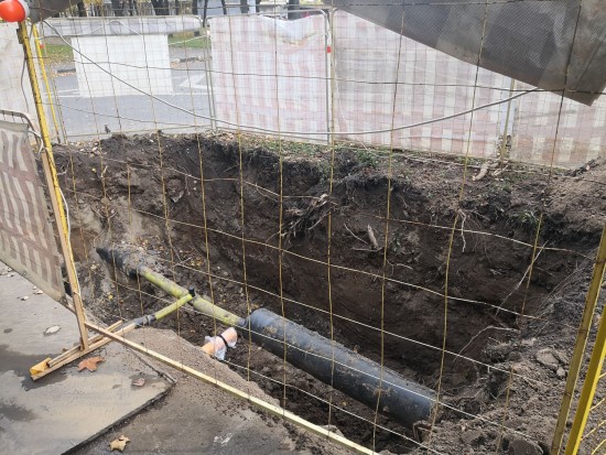 В Академическом районе идут работы по реконструкции газопровода