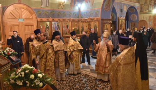 В день памяти Димитрия Солунского в храме Живоначальной Троицы прошли праздничные Богослужения