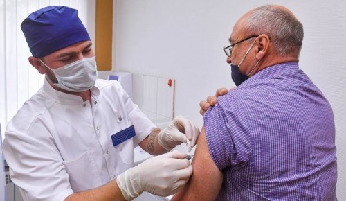 В Москве началась вакцинация от COVID-19 в ДЕПО, Геликон Опере и флагмане МФЦ