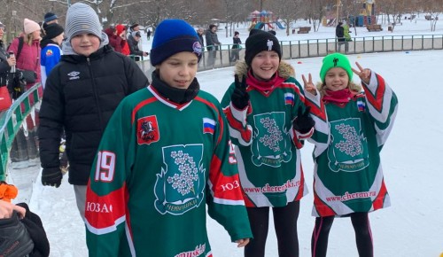 В соревнованиях по конькобежному спорту «Лёд надежды нашей» приняли участие юные спортсмены из Черемушек 