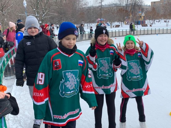 В соревнованиях по конькобежному спорту «Лёд надежды нашей» приняли участие юные спортсмены из Черемушек 