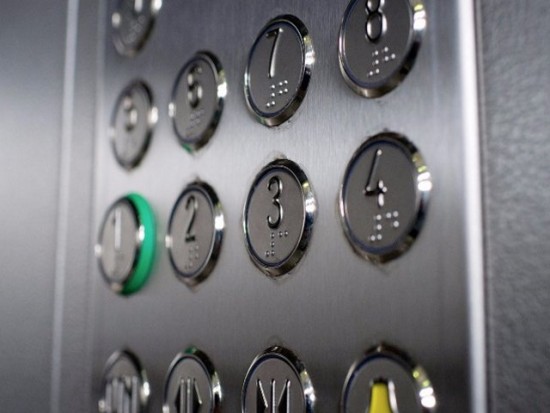 В этом году в 12 домах в Черемушках заменят лифты