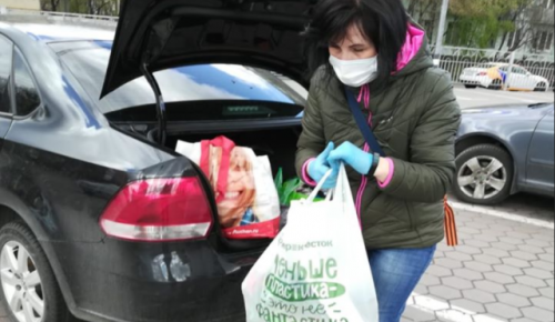 Социальные работники помогают жителям Черемушек с доставкой продуктов и лекарств