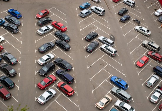 В районе Черемушки регулярно дезинфицируются парковки