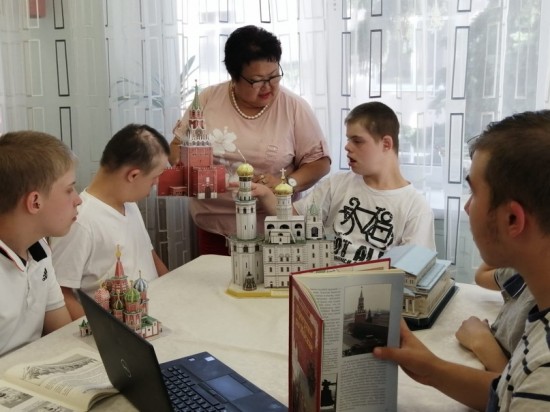 Воспитанники «Юноны» посетили виртуальную экскурсию «Моя Москва»