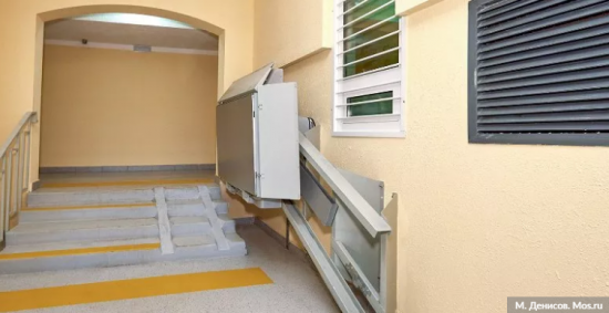 В Черемушках установят специальный подъемник для маломобильных жильцов 