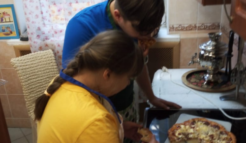Воспитанники «Юноны» освоили рецепт по приготовлению пиццы