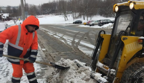 Работы по очистке дорог от снега в Черемушках активно проводят коммунальщики