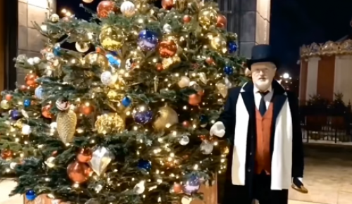 Жителям Черемушек предлагают выбрать лучшего Деда Мороза «Московского долголетия»