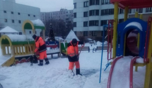 Коммунальщики из Черемушек борются с последствиями снегопада