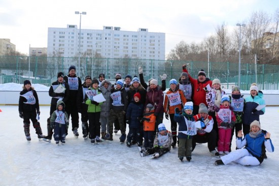В Черемушках состоялись соревнования по конькобежному спорту «Лёд надежды нашей 2021»
