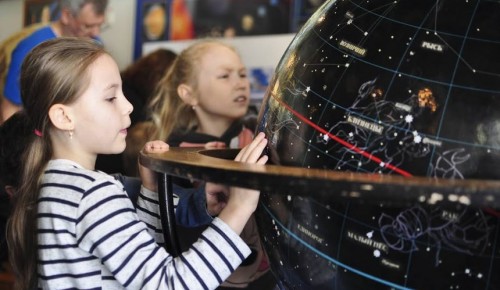 Столичные школьники посетили планетарий Московского дворца пионеров 