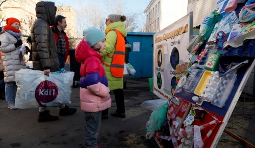 Сотрудники Жилищника Гагаринского района приняли участие в акции "ЭкоСход"