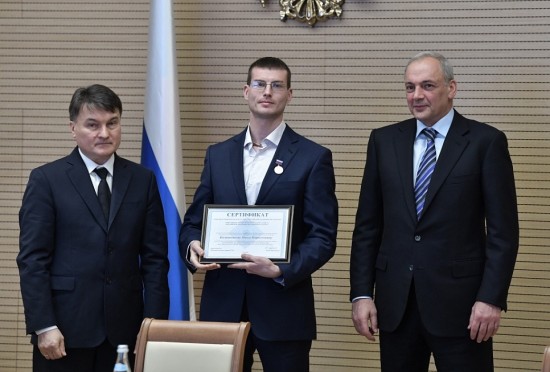 Ученый Губкинского университета был награжден медалью Российской академии образования