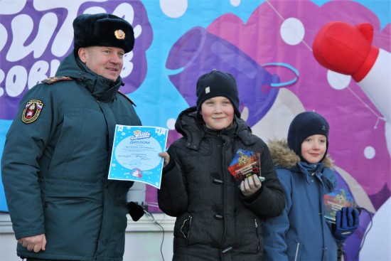 Сотрудники МЧС приняли участие в фестивале «Арт-битва снеговиков»