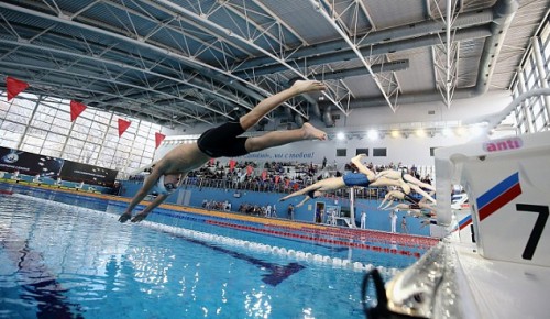 Спортсмены с Воробьёвых гор успешно выступили на соревнованиях по плаванию 