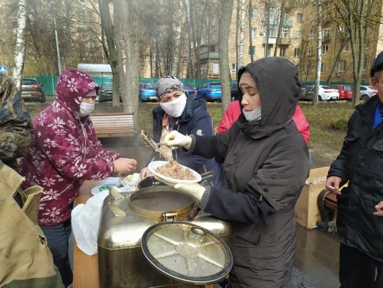Жители Гагаринского района помогают устранить последствия пожара на Ленинском Проспекте