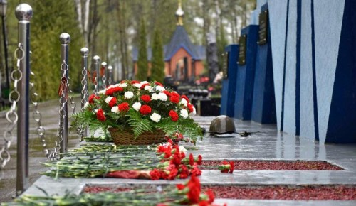 Собянин: Волонтеры возложат цветы к мемориалам и могилам фронтовиков 9 мая