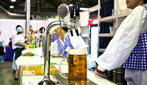 Запрещающий продажу алкоголя в барах площадью менее 20 метров закон принят Мосгордумой