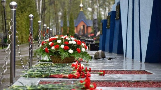 Собянин: Волонтеры возложат цветы к мемориалам и могилам фронтовиков 9 мая