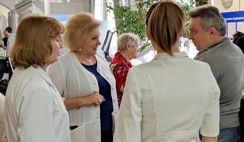 Депутат Мосгордумы Шарапова поблагодарила своих коллег-медиков за совместную работу