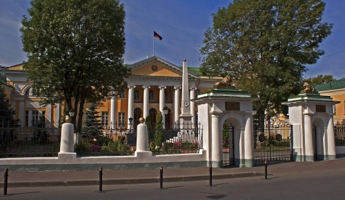 Посольство Армении призвало соотечественников к сдержанности