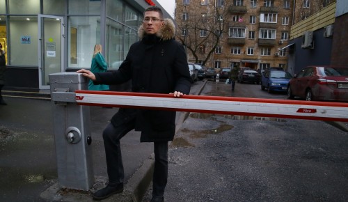 Жители Гагаринского района смогут приобрести абонементы на парковки со шлагбаумом