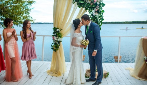 Гости гагаринского загса могут попробовать себя в качестве ведущего свадебной церемонии