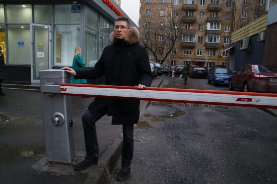 Жители Гагаринского района смогут приобрести абонементы на парковки со шлагбаумом