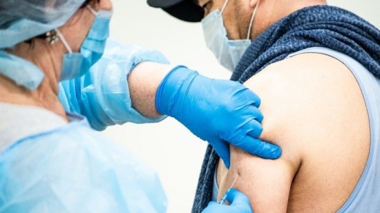Академик РАН рассказал про ограничения по вакцинации от коронавирусной инфекции