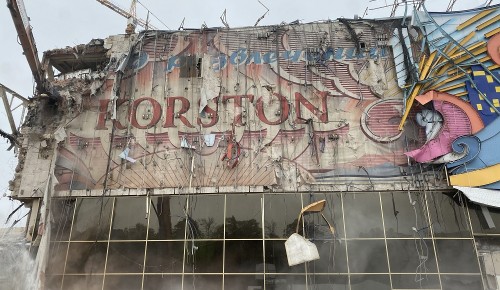В Гагаринском районе начался демонтаж 20-этажной гостиницы «Корстон»