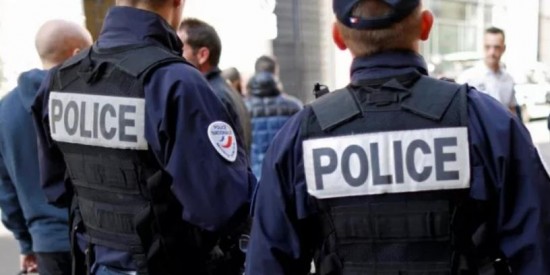 Во Франции провели обыски в офисах и дома у чиновников от здравоохранения