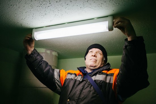 На Ломоносовском проспекте восстановили освещение в лифте