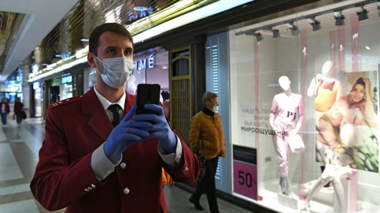 Инспекторы ОАТИ оштрафовали 68 покупателей без масок и перчаток в трех ТЦ на севере Москвы 