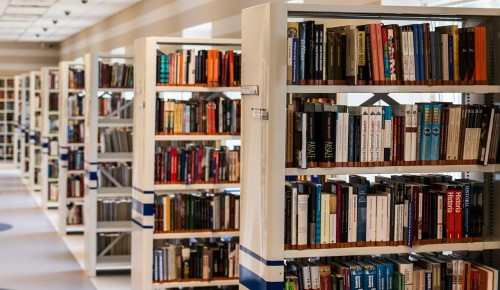 Пенсионерам Гагаринского района книги из библиотеки могут доставить на дом