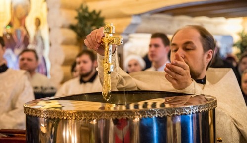В районе Коньково организуют раздачу Святой воды на Крещение