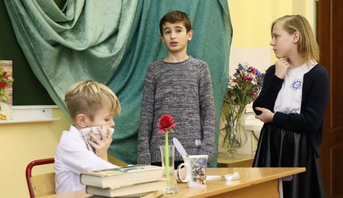 Ученики школы №17 превратили обычный классный час, посвященный Чехову, в незабываемое мероприятие