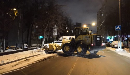 За ночь с территории района Коньково вывезено свыше 470 кубометров снега