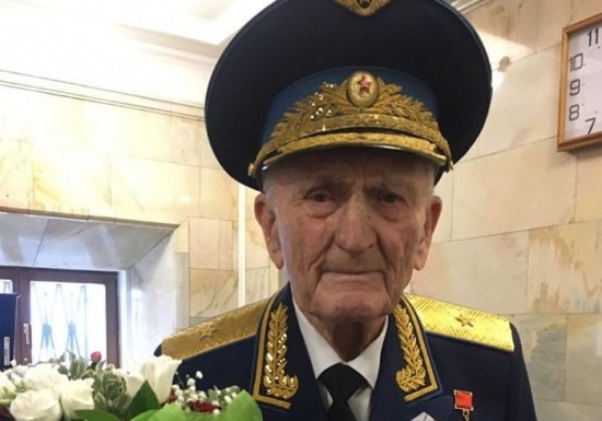 Сергей Собянин наградил ветерана из ЮЗАО