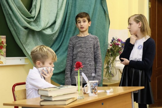 Ученики школы №17 превратили обычный классный час, посвященный Чехову, в незабываемое мероприятие