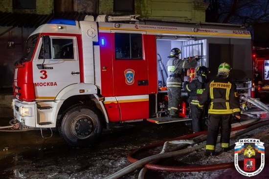 При пожаре в Теплом Стане спасли 11 человек