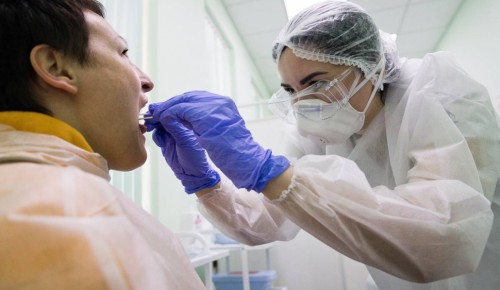 Ежедневно более 25 тыс человек сдают анализ на коронавирус в Москве