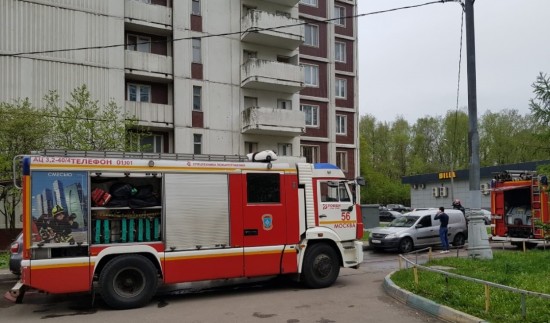 При ликвидации пожара в доме на улице Академика Капицы спасли трех человек