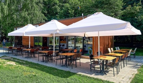 Собянин открыл сезон летних веранд ресторанов и кафе