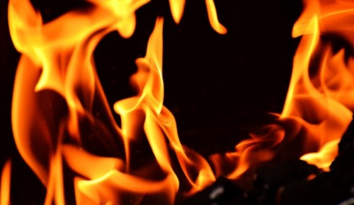 При тушении пожара в Конькове спасли двух человек